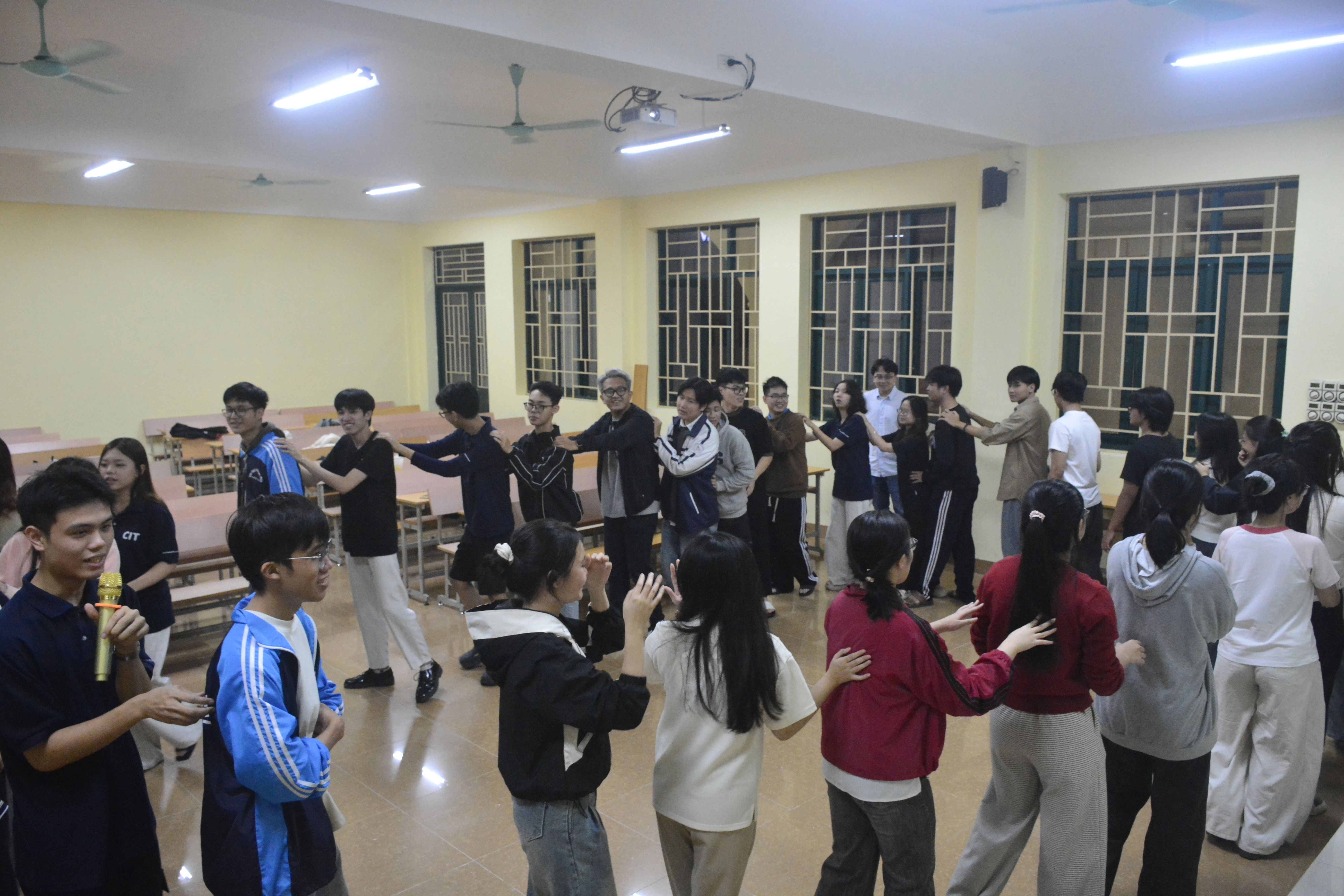 Hoạt động 4